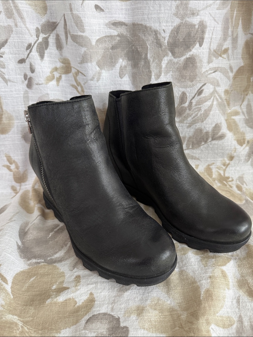 Sorel Joan of Arctic Wedge II Chelsea Black Leather Ankle Booties with Side Zip